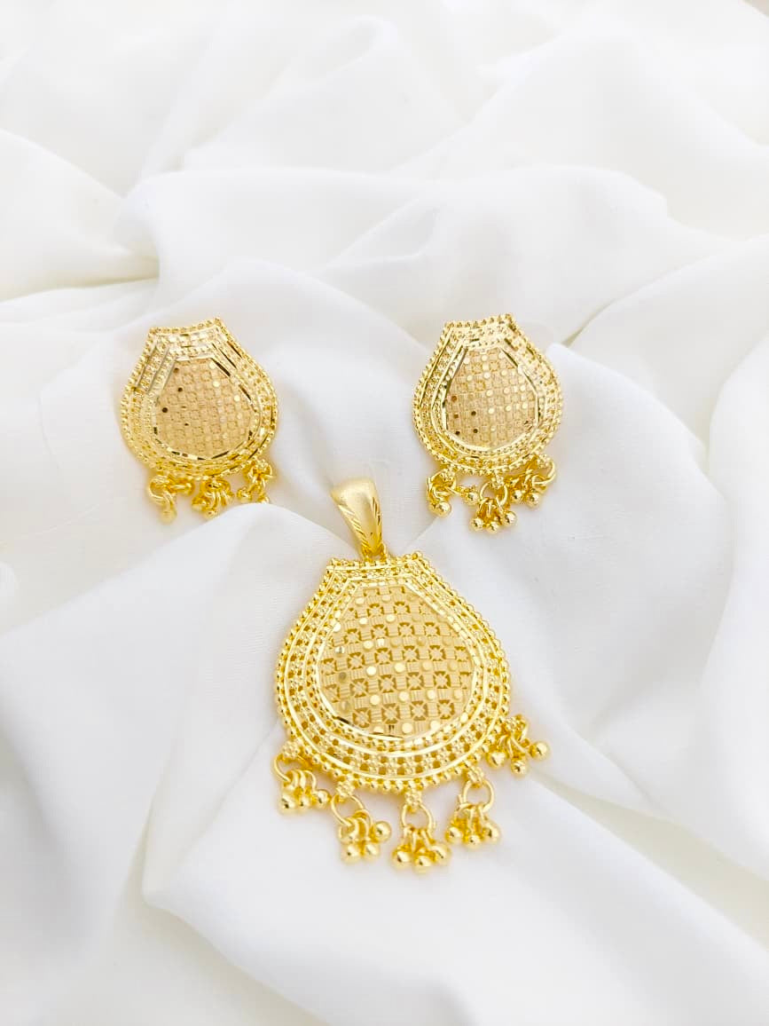 Gold Forming Pendant Set
