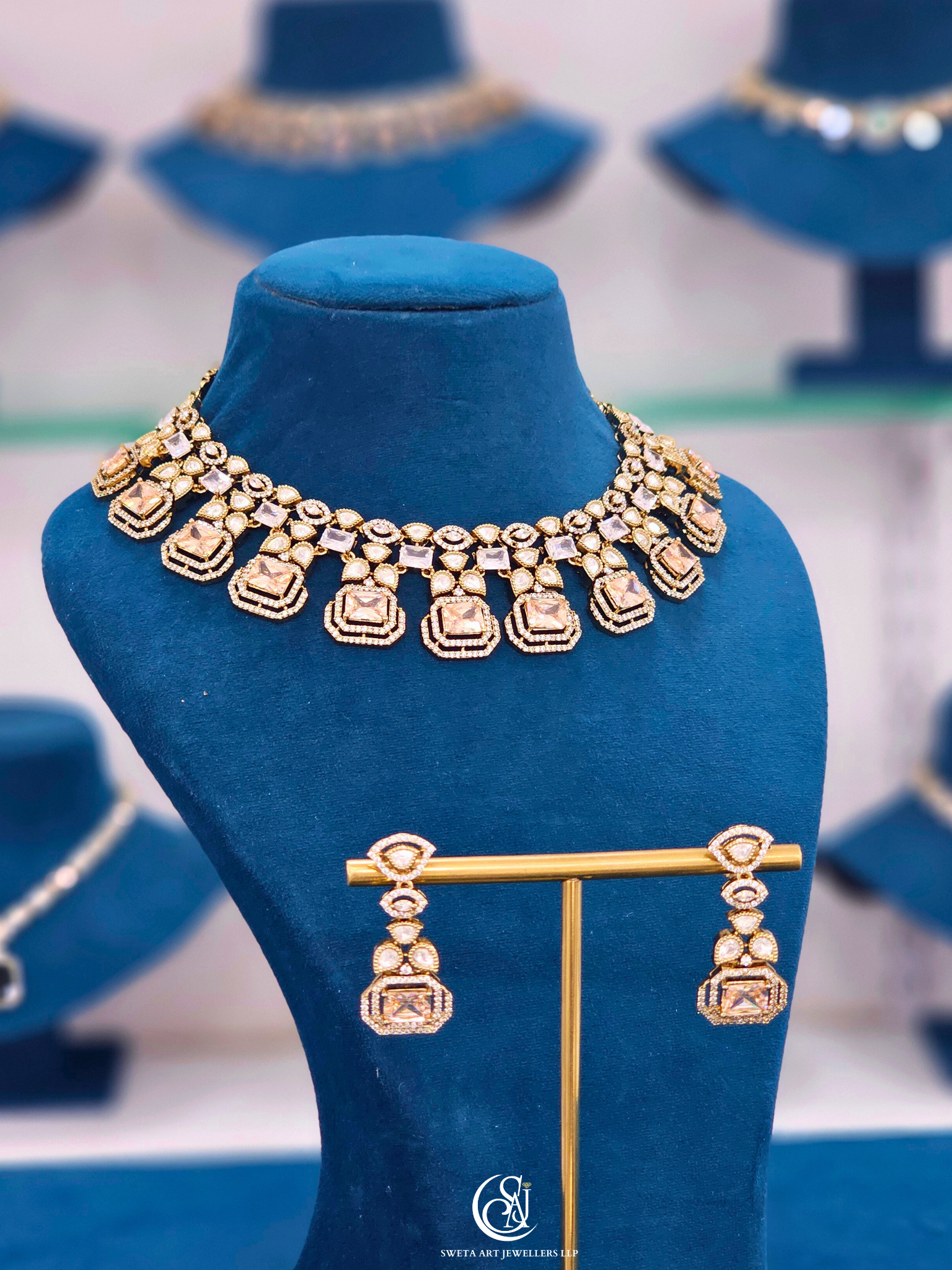 Moissantie Short Necklace