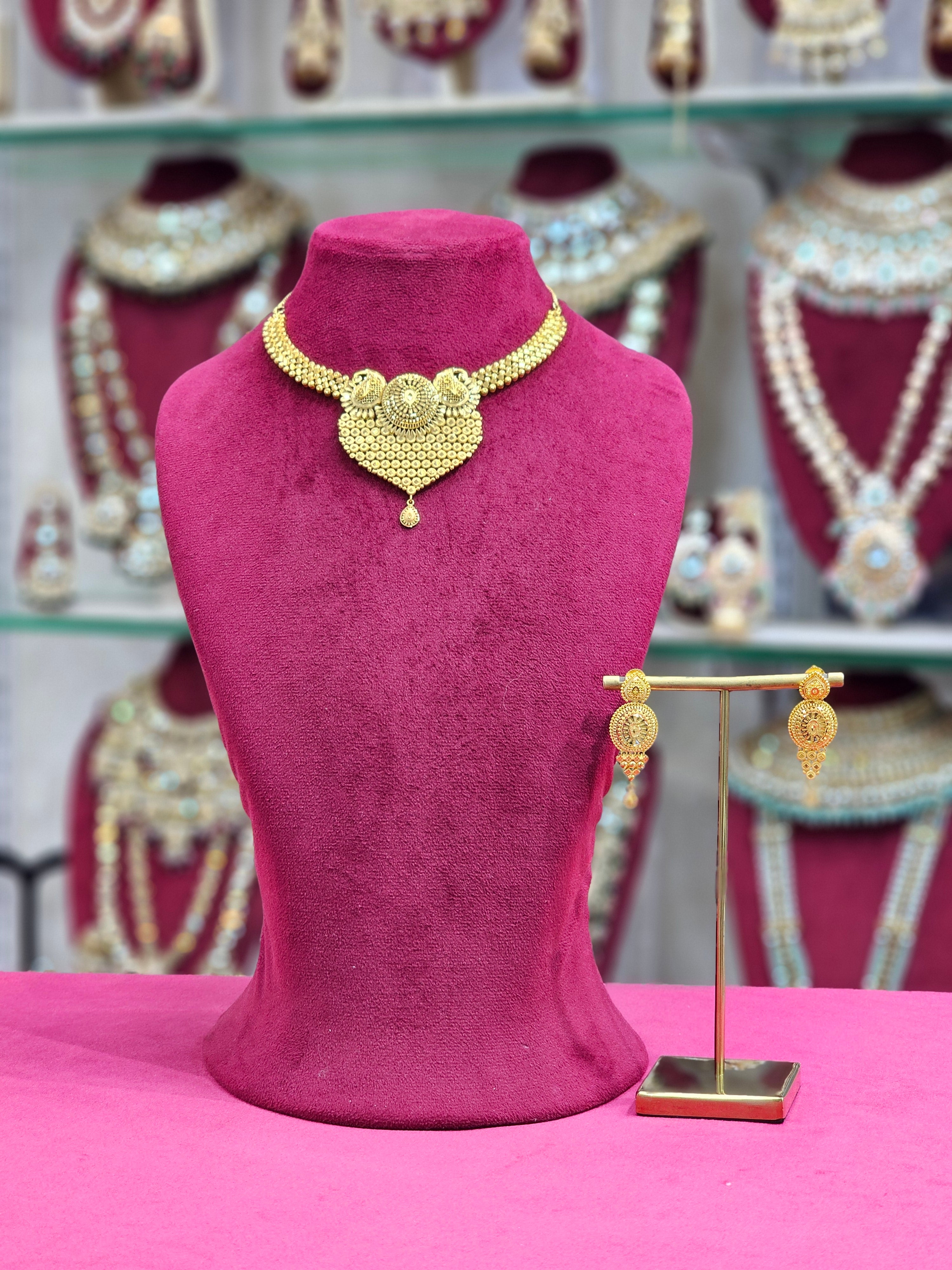 Gold Forming Short Necklace